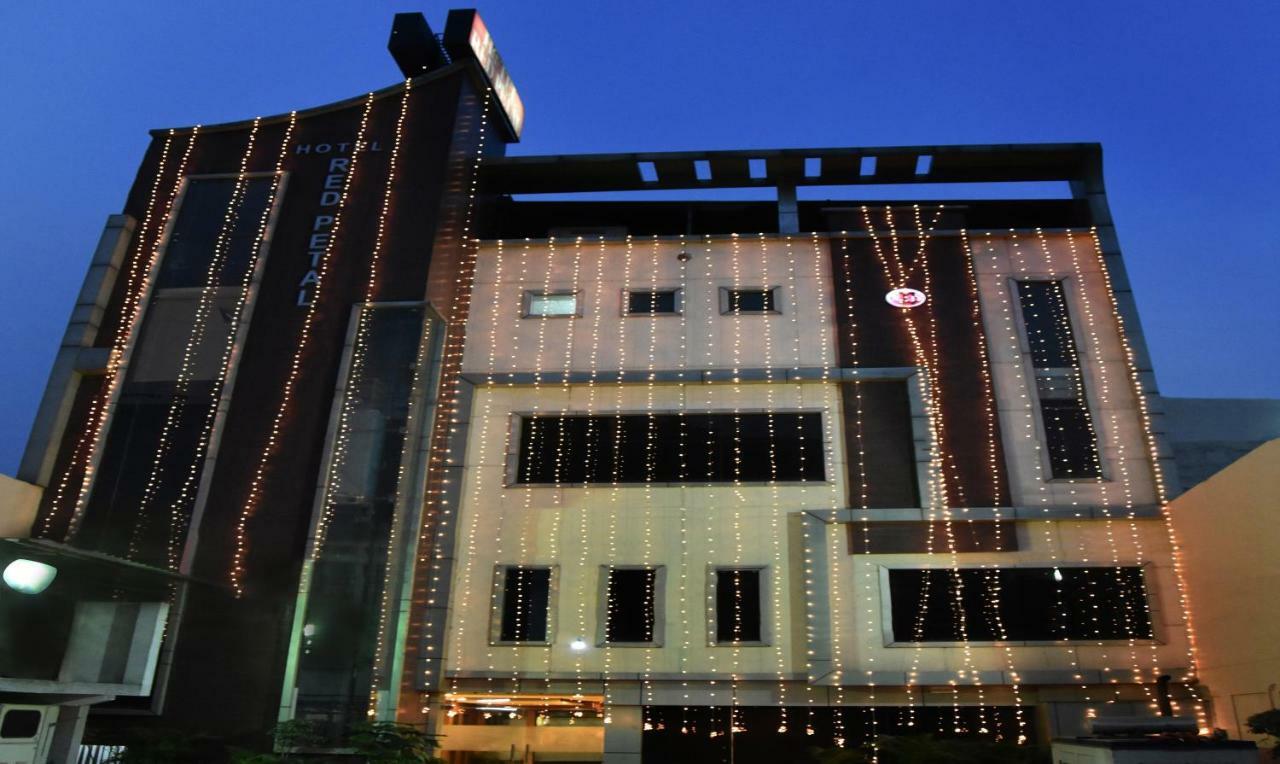 Treebo Red Petal Jalandhar Hotel Ngoại thất bức ảnh